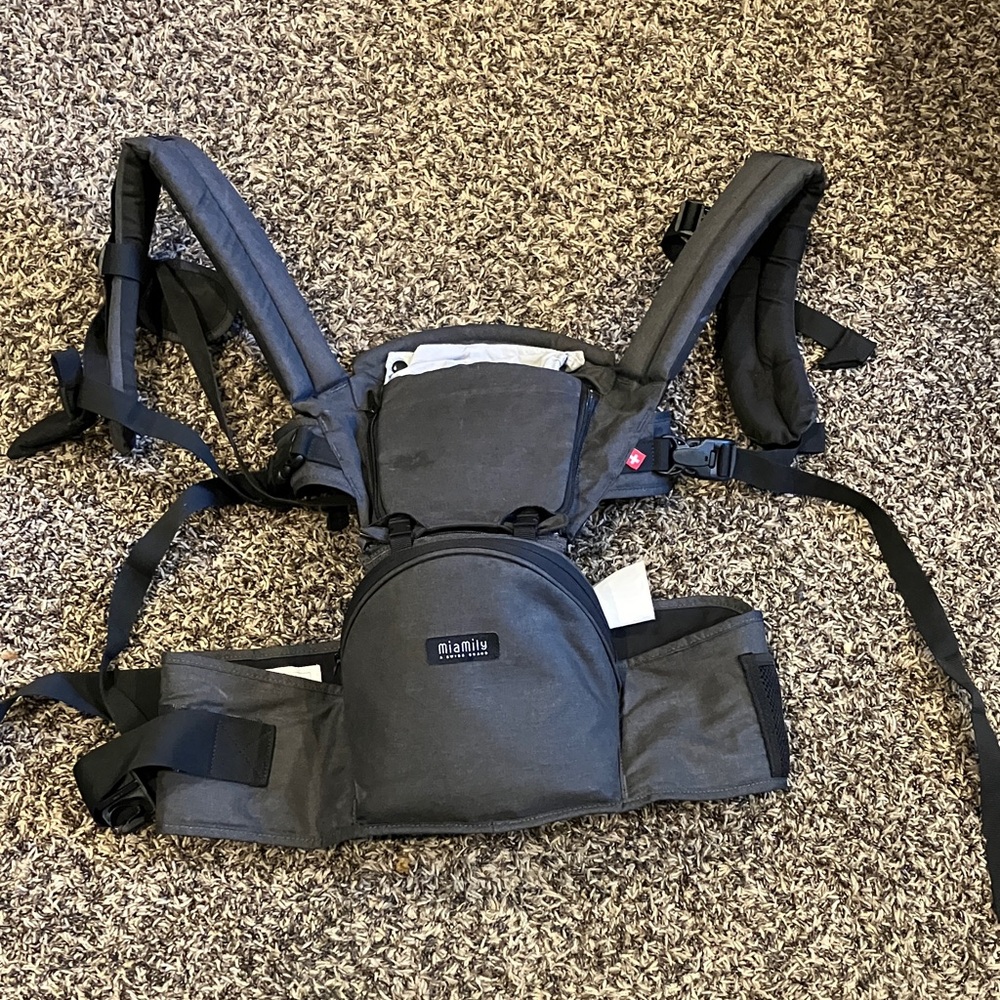 MiaMily Black Carrier w/Hip Carrier